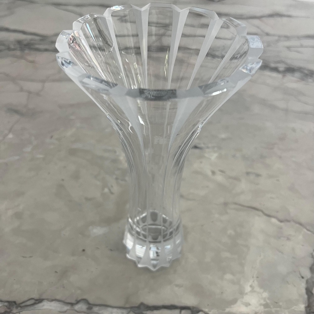 Fluted crystal vase - 9" tall